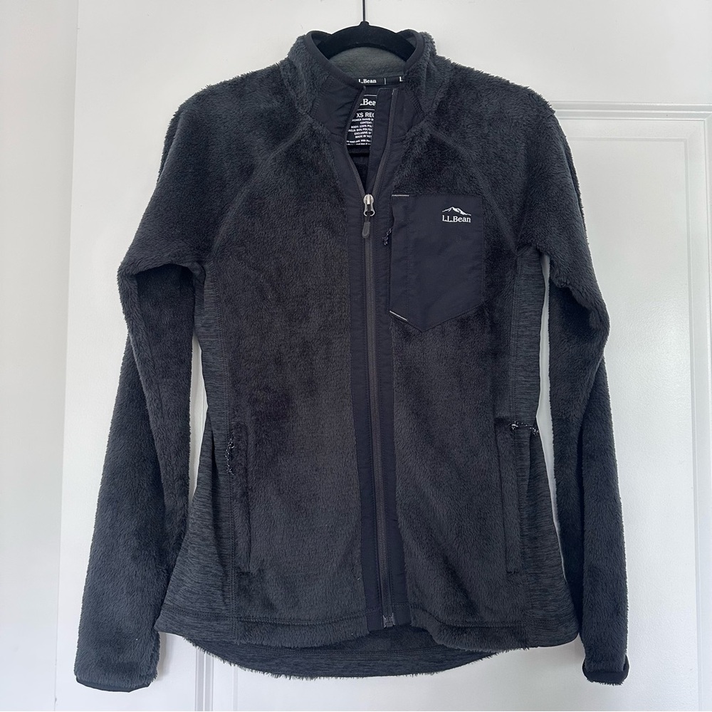 L.L. Bean (XS) Black Fleece Zip Up Jacket with Two Zippered Pockets & Logo Decal